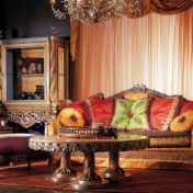 Яркий мебельный ансамбль для гостиной комнаты.