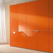 Яркий платяной шкаф из коллекции SESTANTE