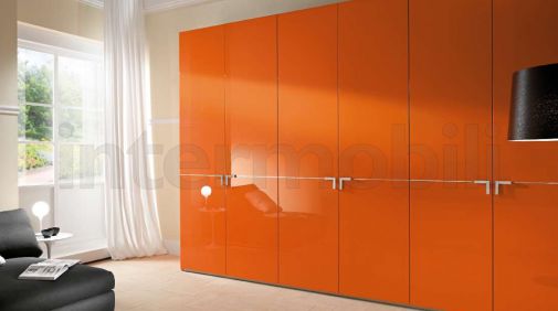 Яркий платяной шкаф из коллекции SESTANTE