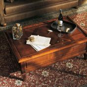 Раздвижной журнальный столик с внутренним отделом