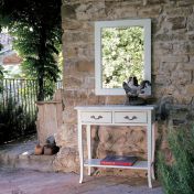 Зеркало и высокая консоль из коллекции Decor