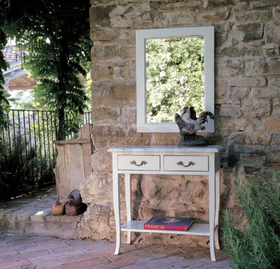 Зеркало и высокая консоль из коллекции Decor