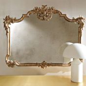 Зеркало с эффектом антик в фигурной резной раме
