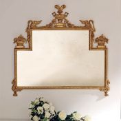 Зеркало ступенчатой формы с декоративными элементами