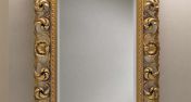 Зеркало в золотой резной раме