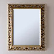 Зеркало в прямоугольной раме с рельефным узором