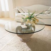 Журнальный столик с оригинальным основанием от Tonin Casa