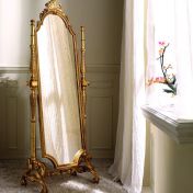Золотое напольное зеркало